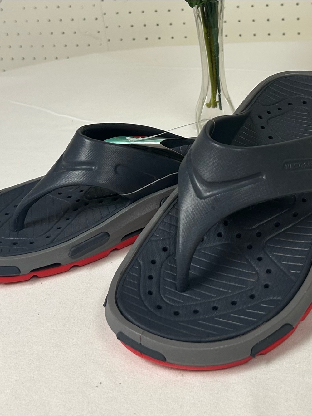 VENTOLATION Men’s Flip Flops Sandals ~ 9